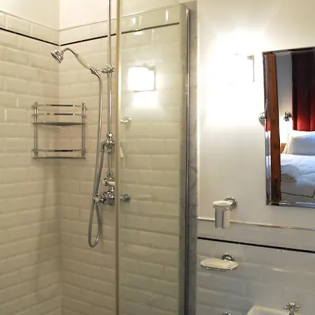 Appartamento Fully Renovated Very Quiet Charming 2bed/2bath Flat In The Marais Sleeps Up To 4 *